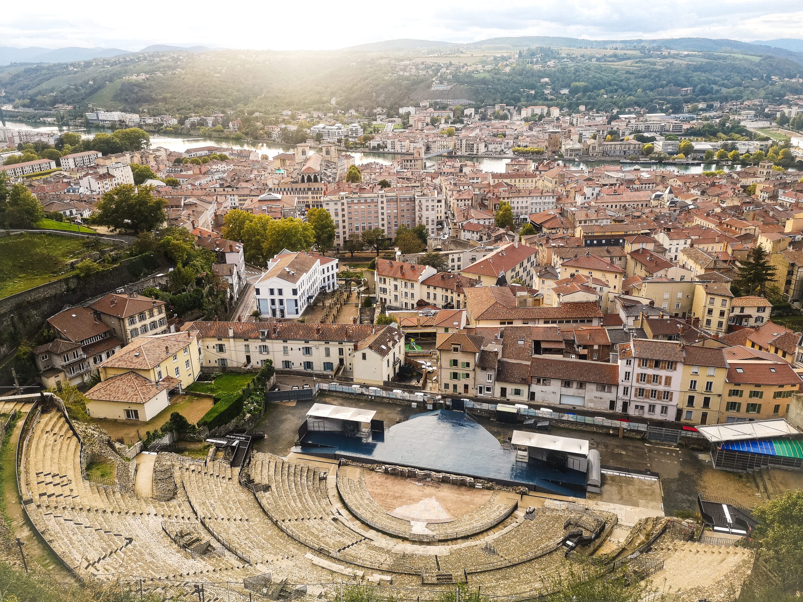 vue-de-la-ville-de-vienne-et-du-theatre-antique-depuis-pipet